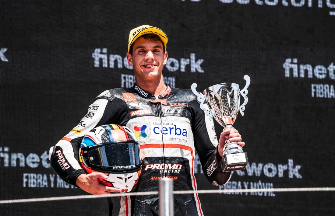 Xavi Cardelús, al podi del Circuit de Catalunya en vèncer a l’Europeu de Moto2.