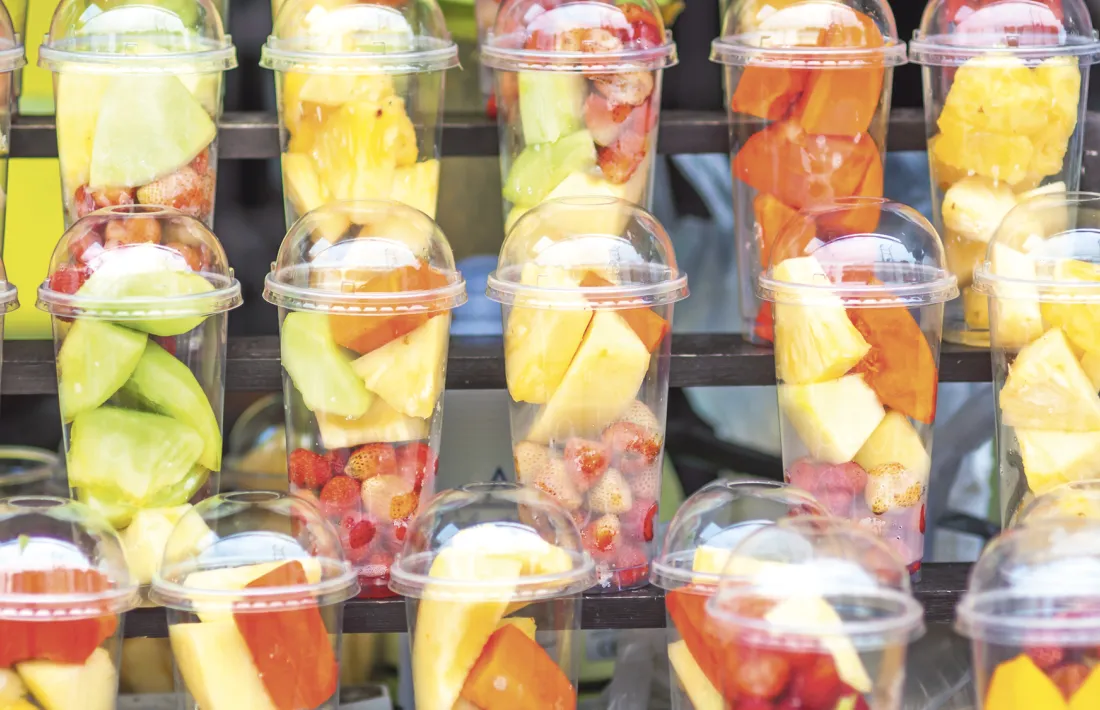 Els envasos plàstics per a aliments llestos per ser consumits s’hauran de reduir a partir de l’octubre vinent.