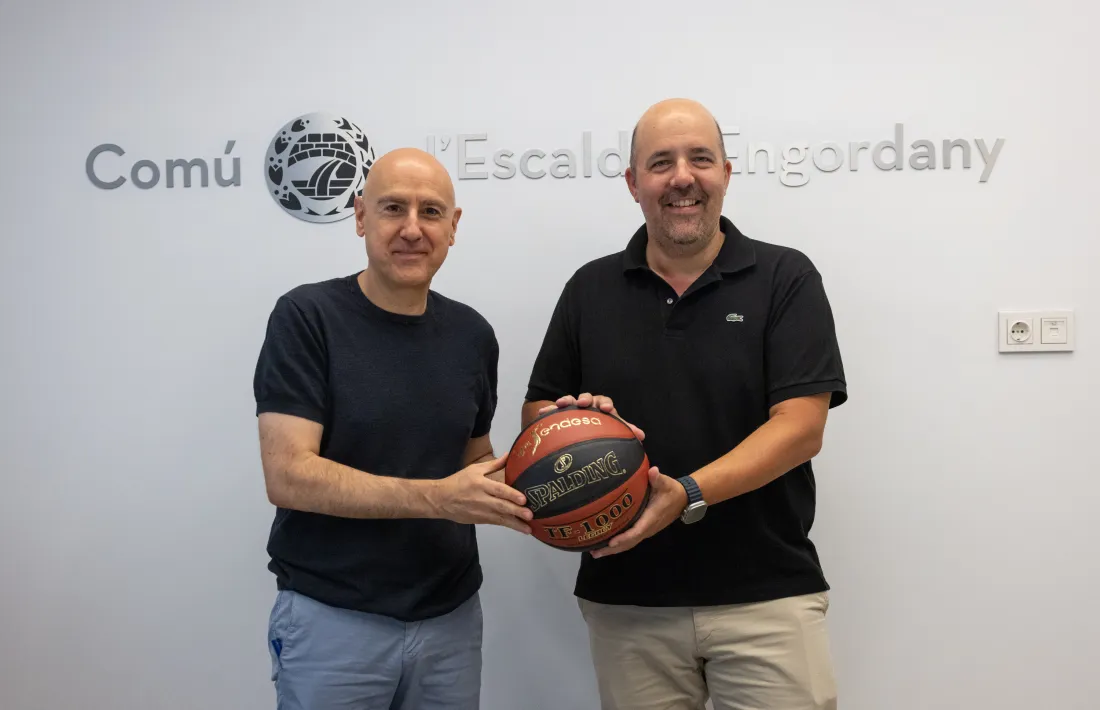 Quim Dolsa i Gorka Aixàs, en la signatura de la renovació del conveni.