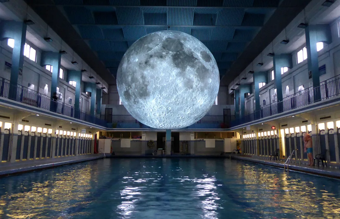 Instal·lació de Luke Jerram GBR.