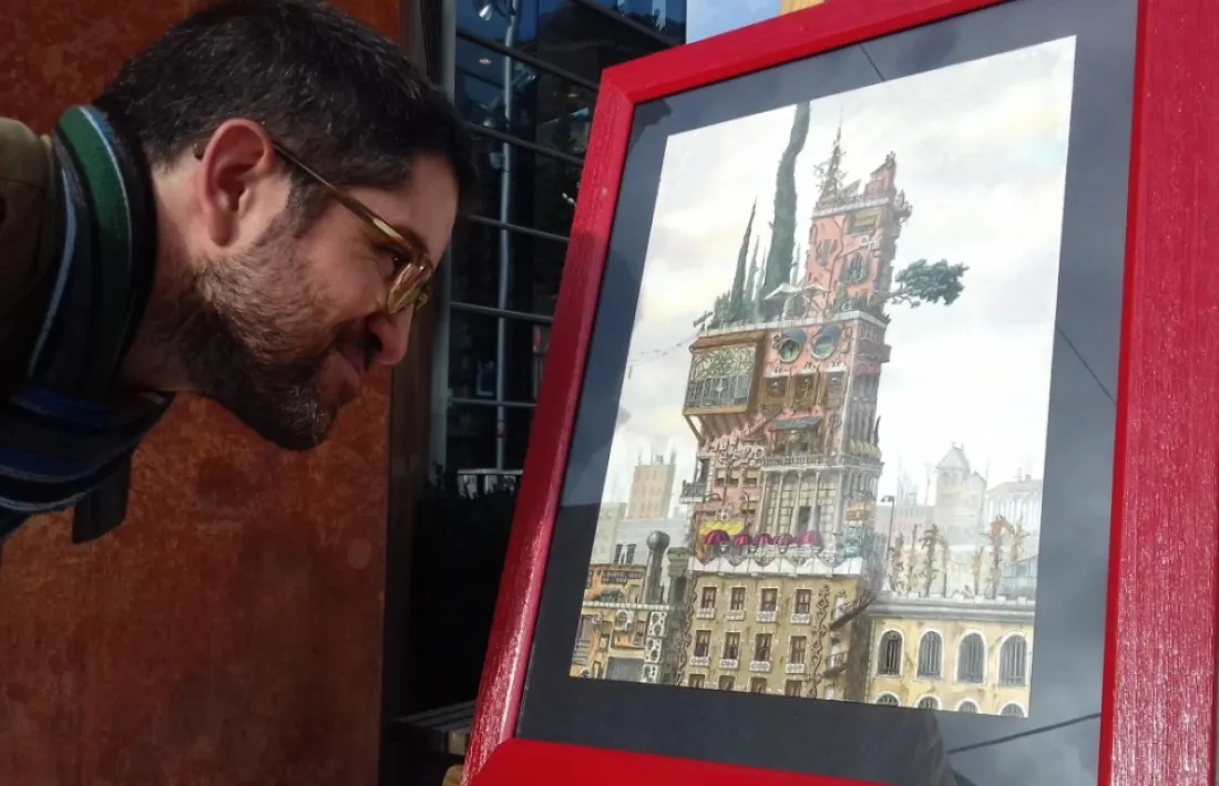 Xavi Casals, amb un dels seus dibuixos. 