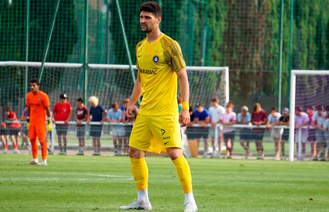 Almpanis, contra el Girona.