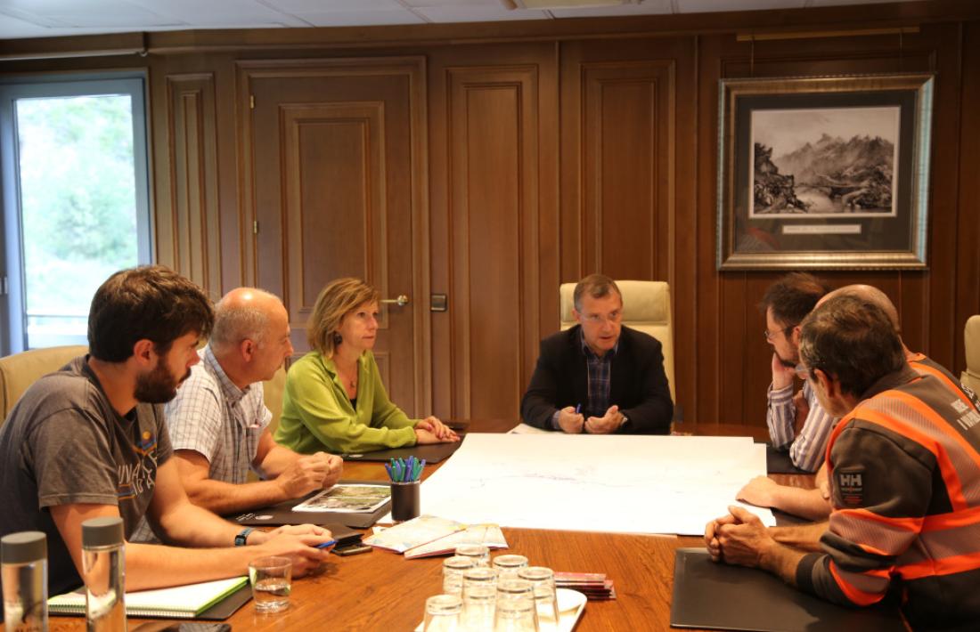 Majoral presideix la reunió tècnica.