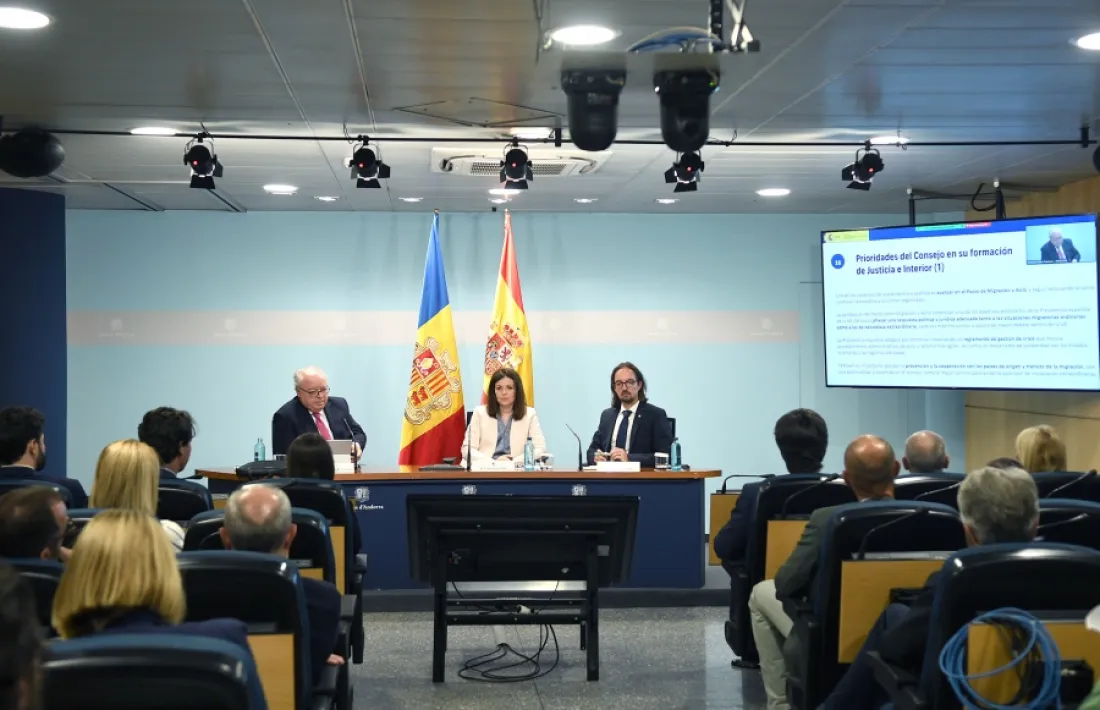 Pérez-Desoy, Tor i Riba en la presentació de les prioritats de la presidència del Consell de la UE.