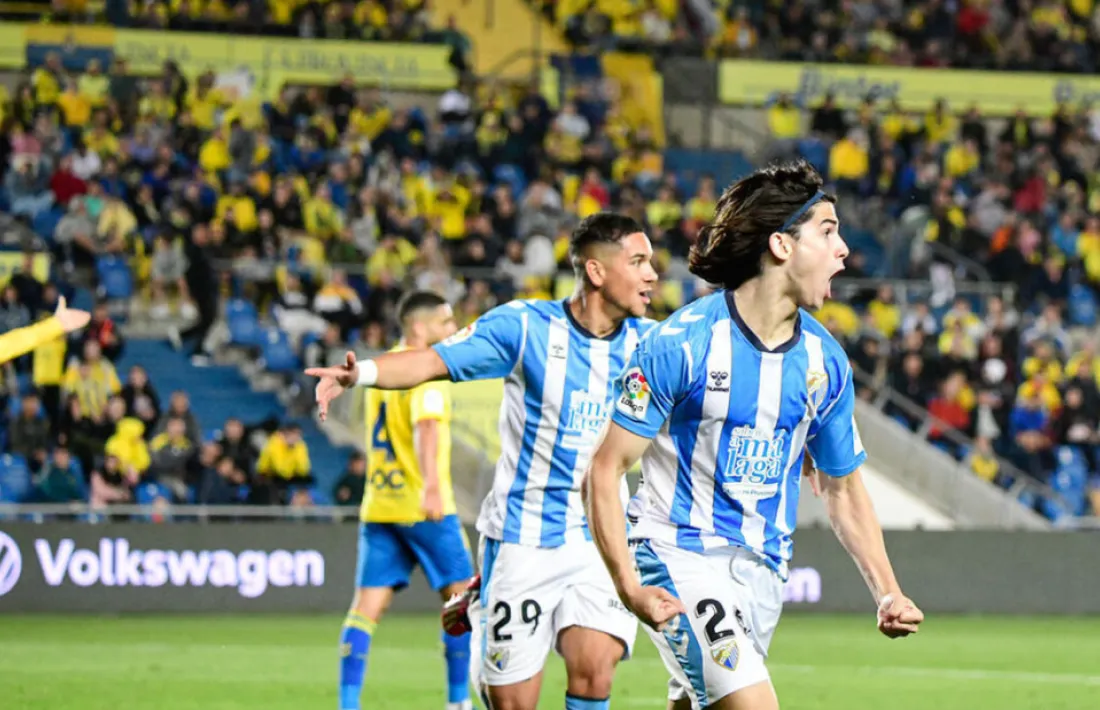 Álex Calvo, amb el número 26, celebrant el gol del seu debut a segona amb el Màlaga.