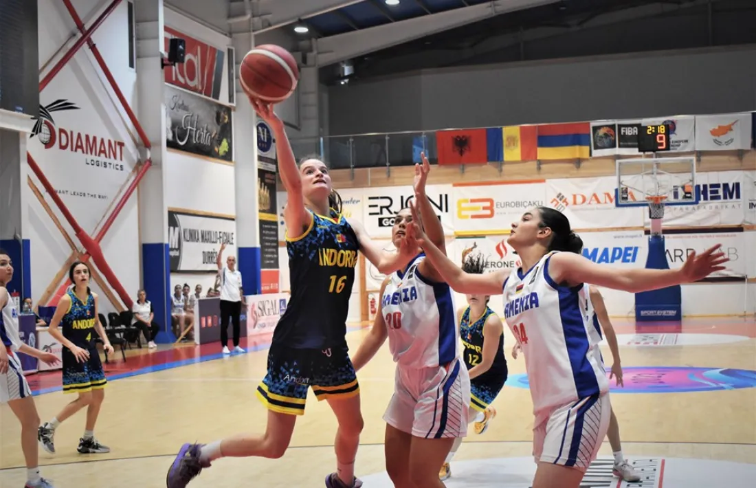 Laura Fradet, de la selecció U18 femenina, va anotar 17 punts contra Armènia.