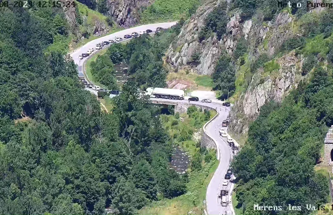 El xoc entre la moto i la furgoneta ha provocat retencions importants a l'RN-20.