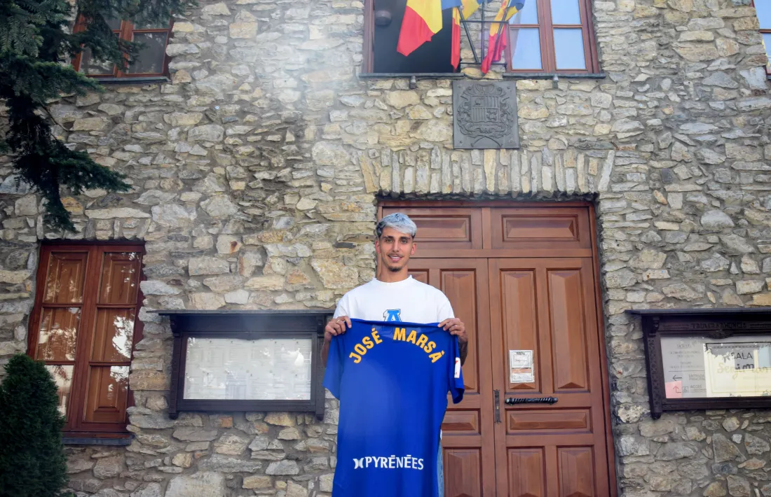 José Marsà, nou defensa central de l’FC Andorra, va ser presentat ahir al Comú Vell de Sant Julià de Lòria.