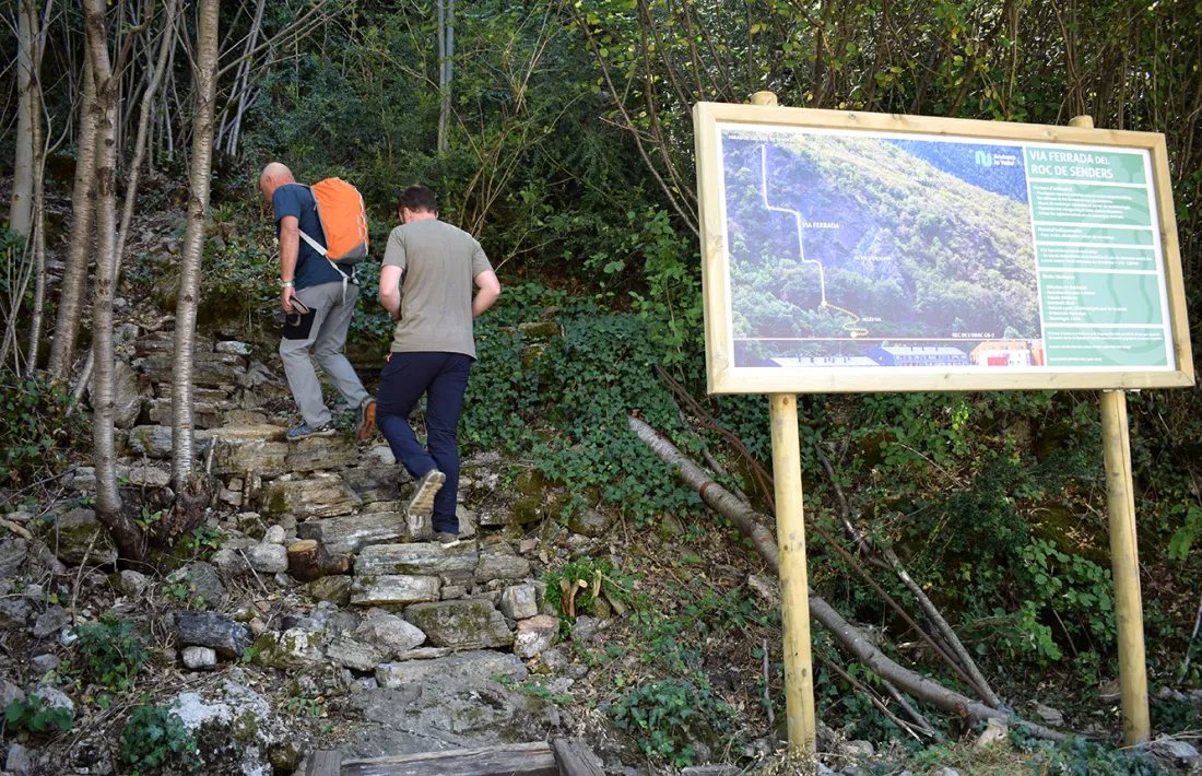L'accés a la nova via ferrada del roc dels Senders.