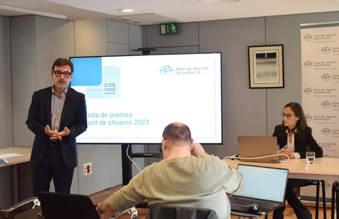 El president de la comissió gestora del FRJ, Jordi Cinca, i la directora del fons, Eulàlia Orobitg, en una compareixença anterior.