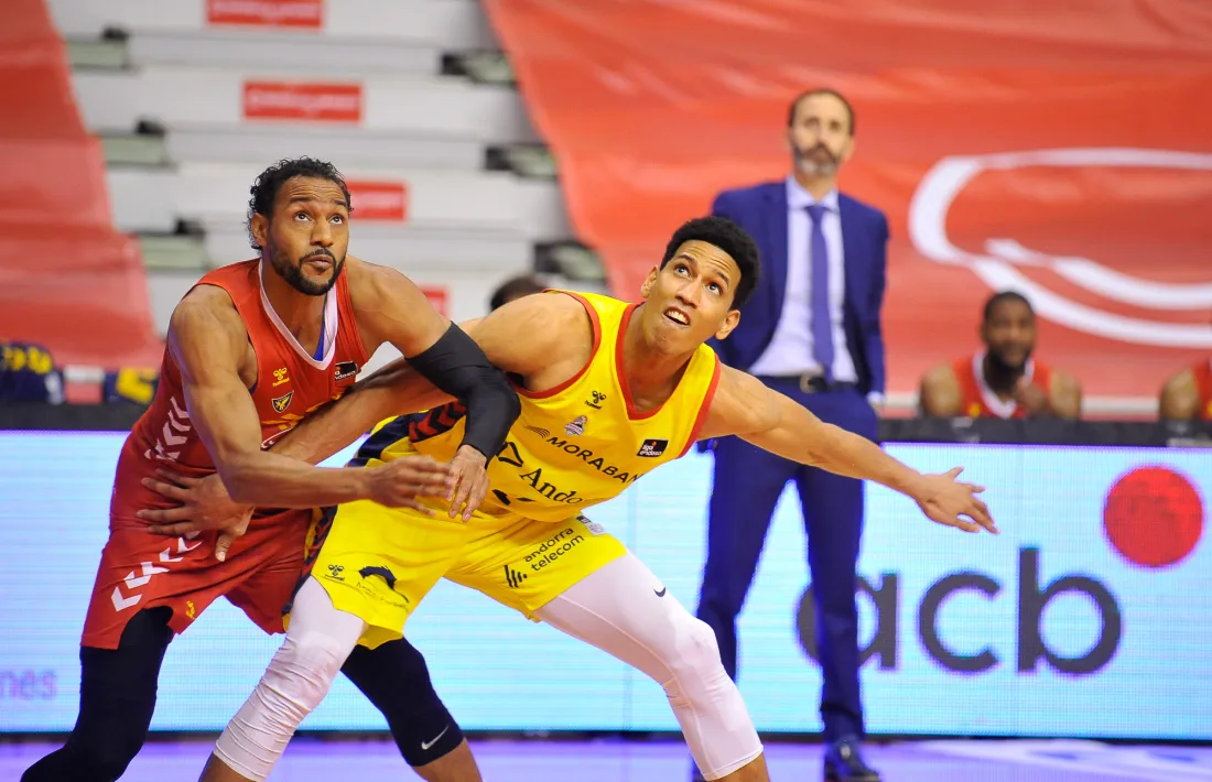 ‘Tyson’, amb el MoraBanc, defensat per Sadiel Rojas el dia de la seva greu lesió el 2021.