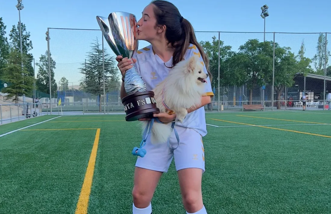 Maria Moles, amb la seva primera lliga amb el Levante Las Planas B.