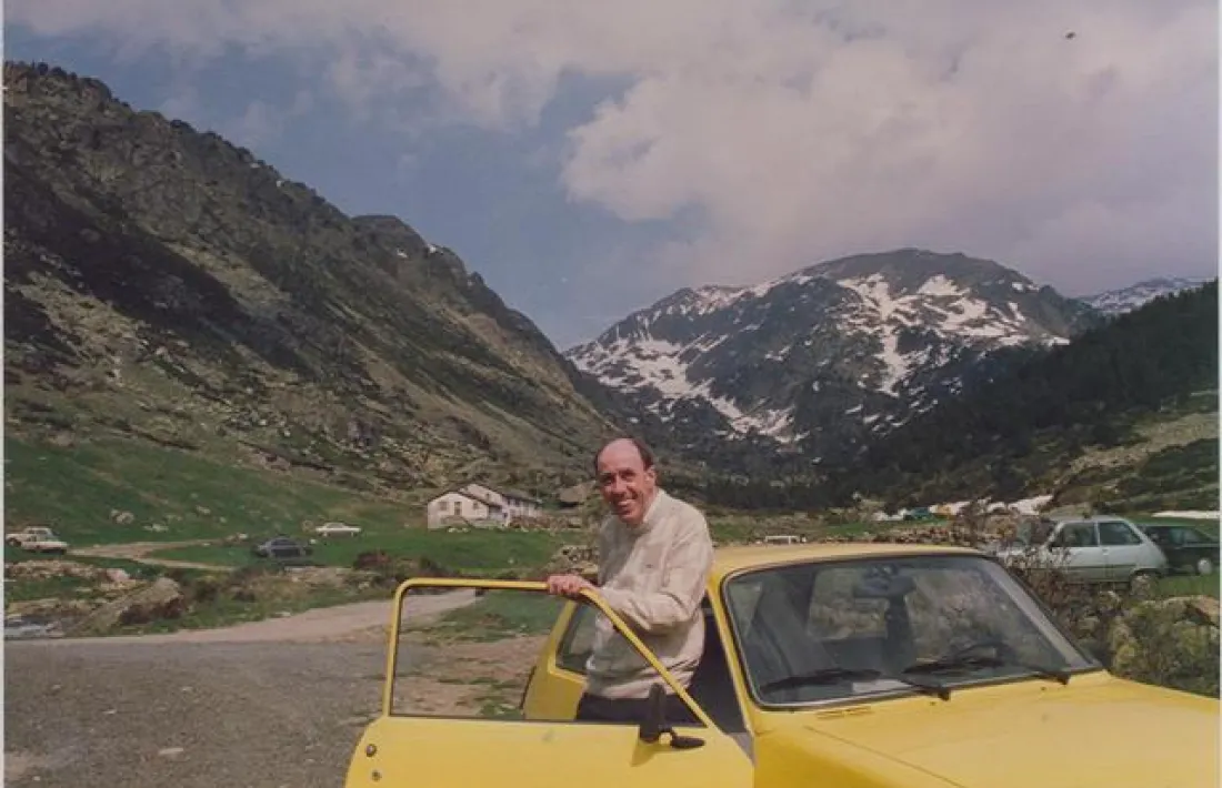 El poeta català, a l’entrada de la Vall d’Incles, en un viatge datat probablement a mitjans dels anys 80.