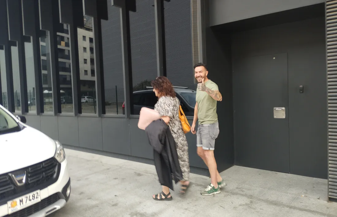 Ferrariman va sortir a mitja tarda de la Seu de la Justícia per una porta lateral i va pujar directament a un taxi.