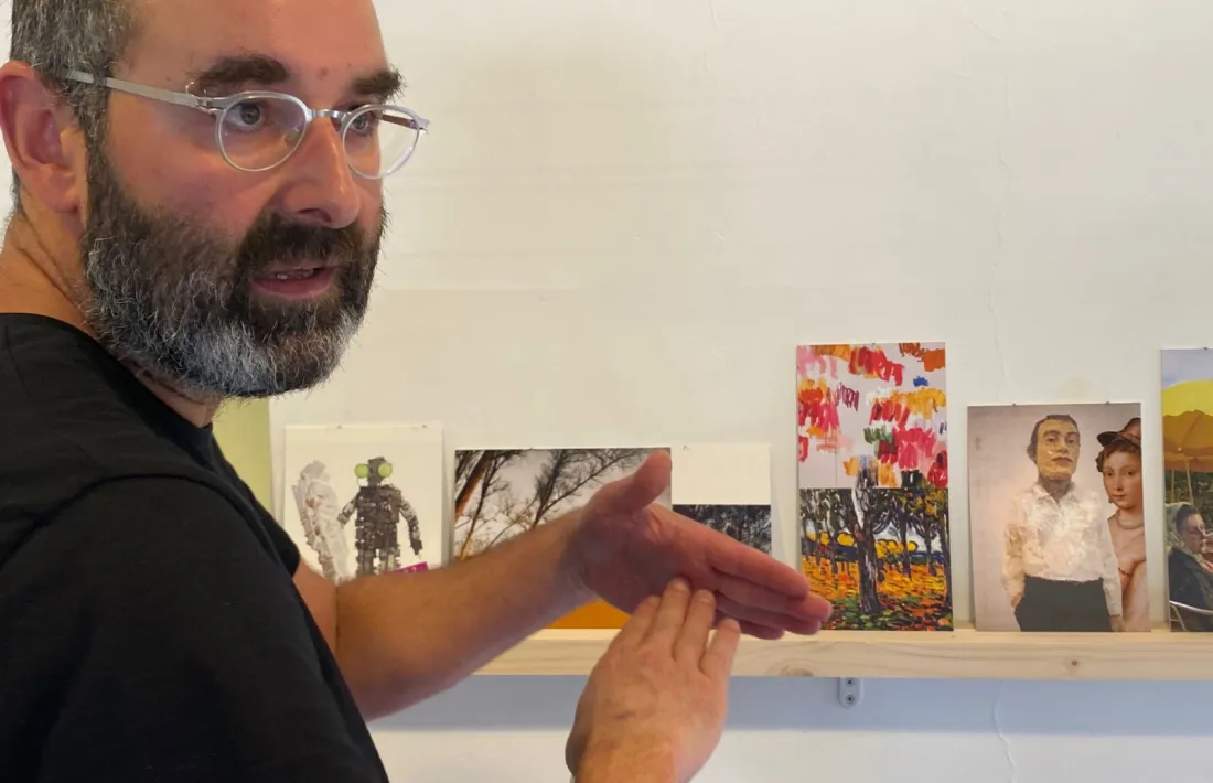 Marc Garcia, a l’exposició que encara es podrà visitar a la sala La Cuina de la Seu fins dissabte, quan comença la festa major.