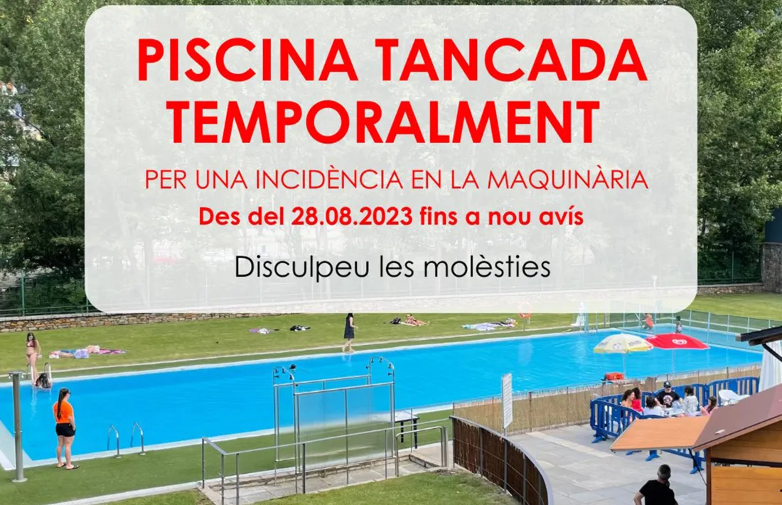 Cartell anunciant el tancament de la Piscina de la Mola.