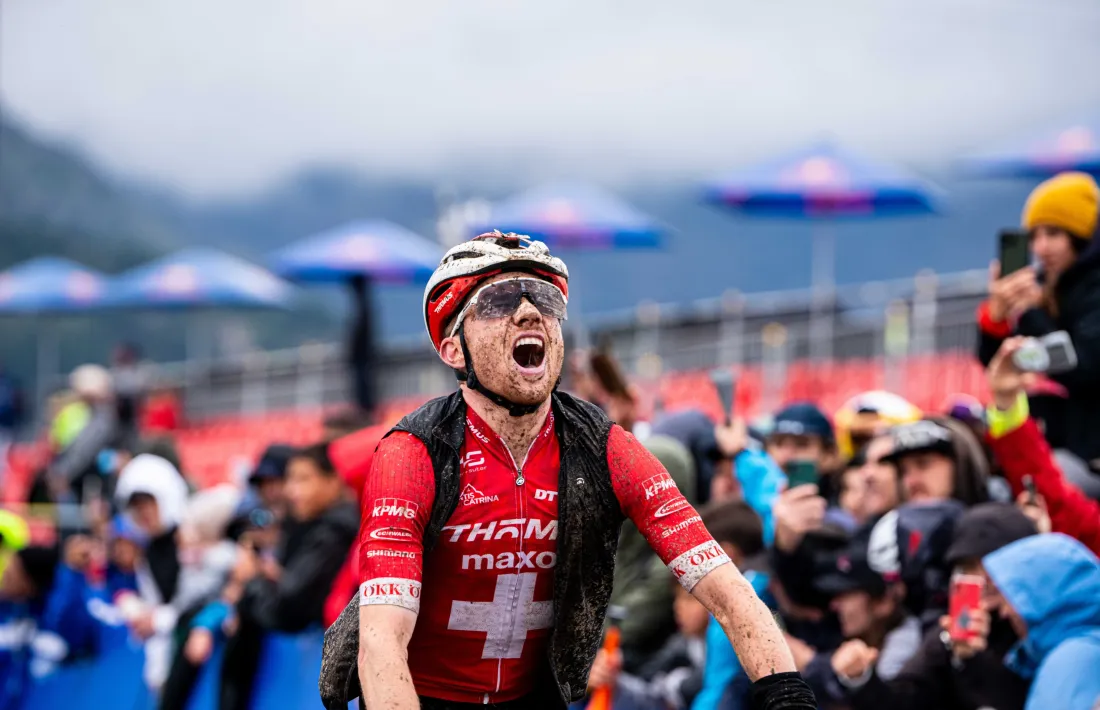 Mathias Flückiger guanya la prova de ‘cross-country’.