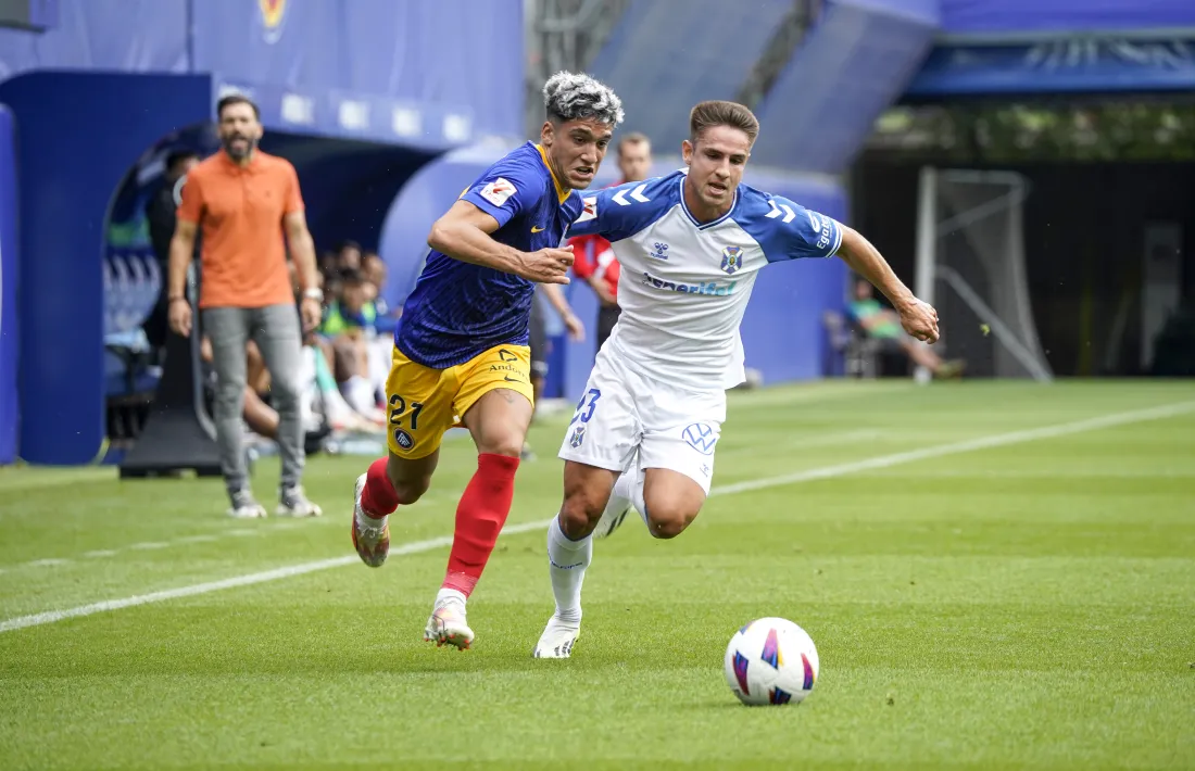 Iker Benito, extrem de l’FC Andorra, va ser una de les novetats en l’onze inicial contra el CD Tenerife.
