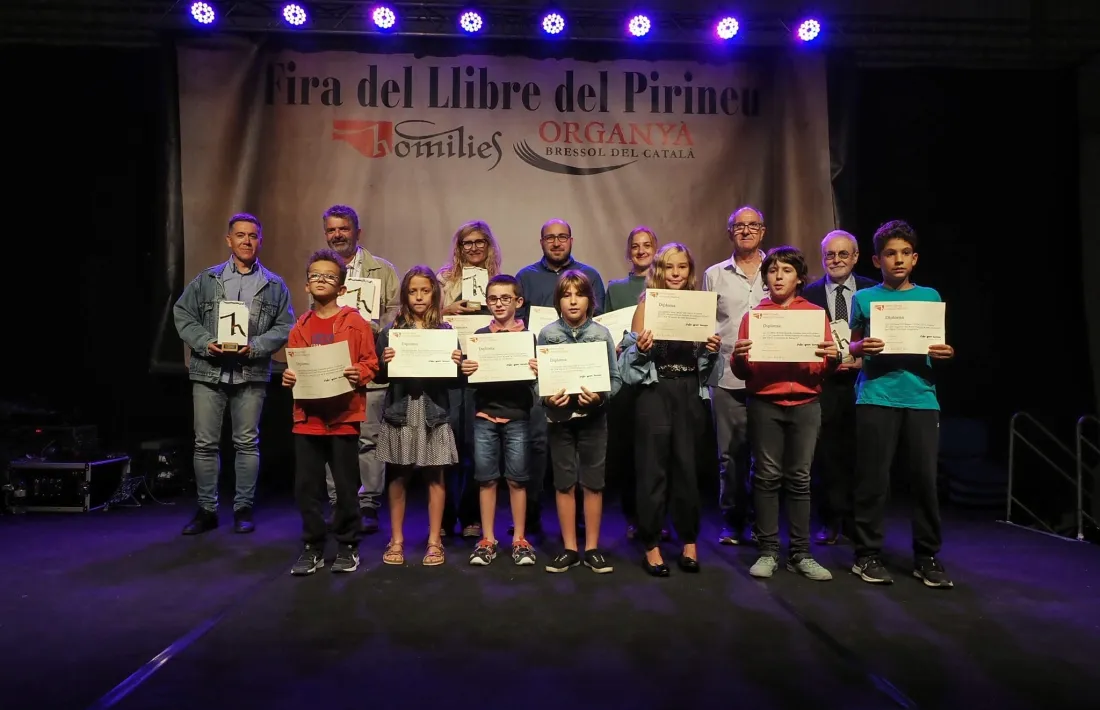 Foto de família dels guardonats en aquesta edició del cartell Homilies d’Organyà. 