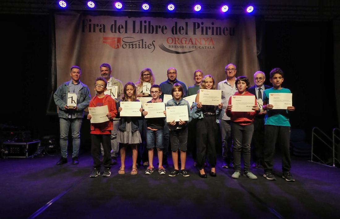 Foto de família dels guardonats en aquesta edició del cartell Homilies d’Organyà. 