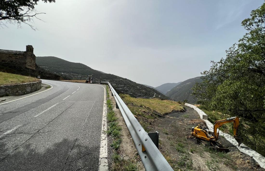 Moviment de terres en un solar a tocar de Sant Serni de Nagol, però més enllà dels 20 metres cautelars.