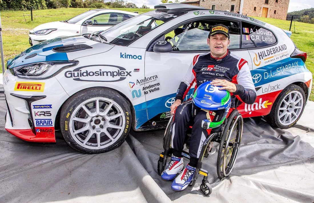 Albert Llovera torna a posar-se al volant d’un cotxe de competició després de l’operació.