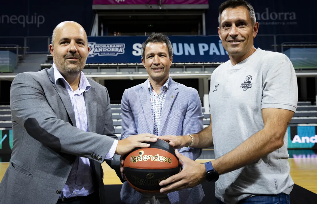 La renovació de Natxo Lezkano va coincidir ahir amb la presentació del Trofeu Andorra la Vella i també prèvia de la Lliga Catalana ACB.