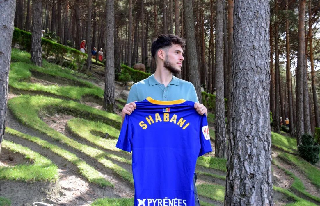 Laorent Shabani, a Juberri, en la seva presentació oficial com a tricolor.