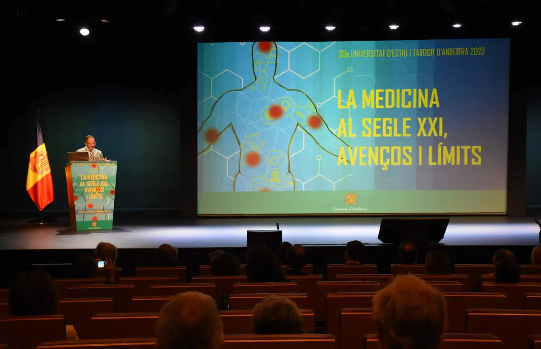 Espot inaugurant la Universitat d'Estiu i Tardor d'Andorra.