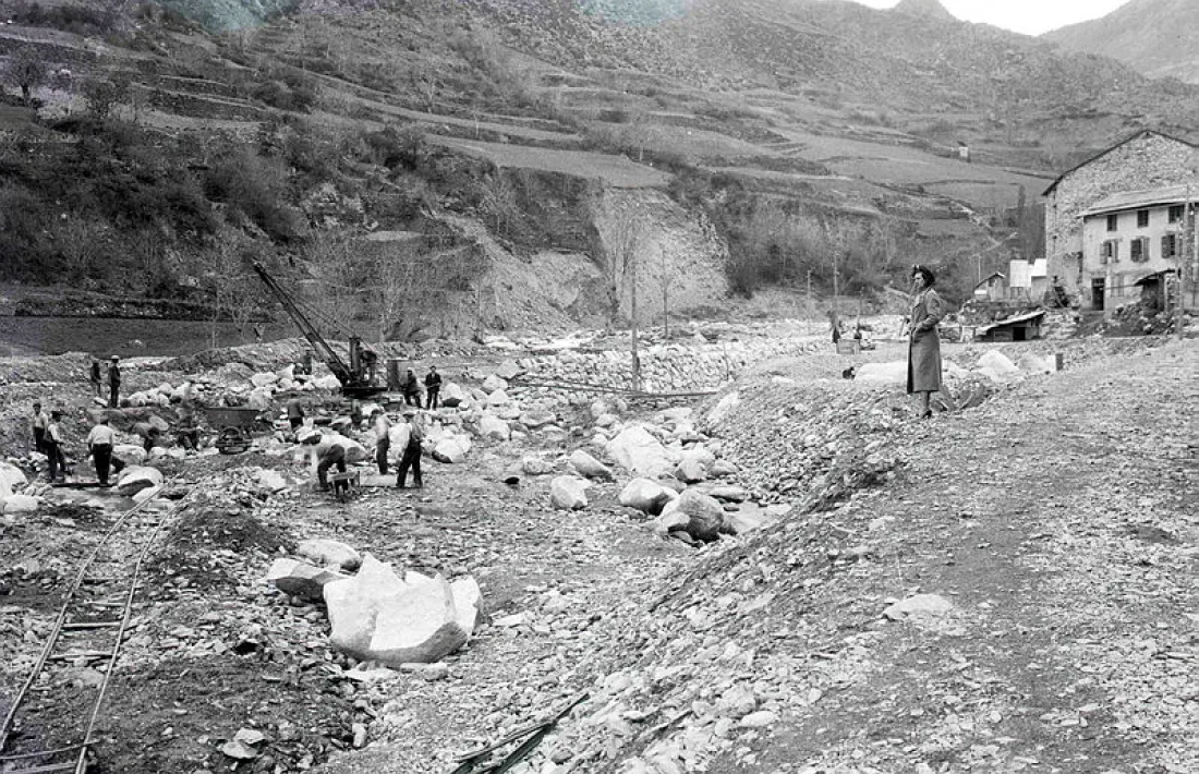 L’aiguat del 27 d’octubre del 1937 es va acarnissar especialment amb Encamp i va arrasar la casa comuna i l’hotel Oros.