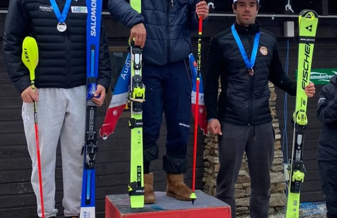 Àxel Esteve, al podi després del seu tercer lloc a l’eslàlom de Cardrona.