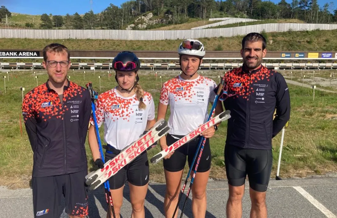 L’equip femení de fons amb Guillem Cairat, Gina del Rio, Carola Vila i Xabier del Val.
