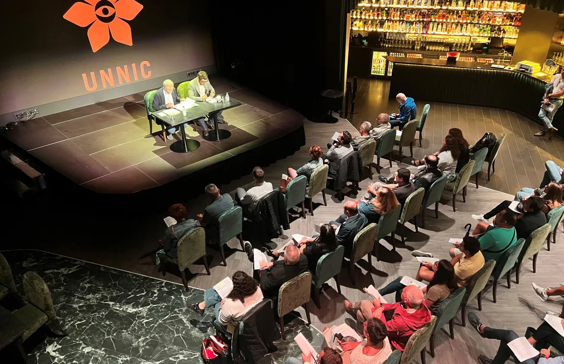 Un moment de l'acte de signatura d'alguns dels accionistes d'Unnic.