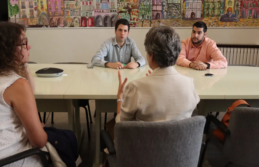 Els consellers socialdemòcrates amb l'alcalde Joan Barrera.