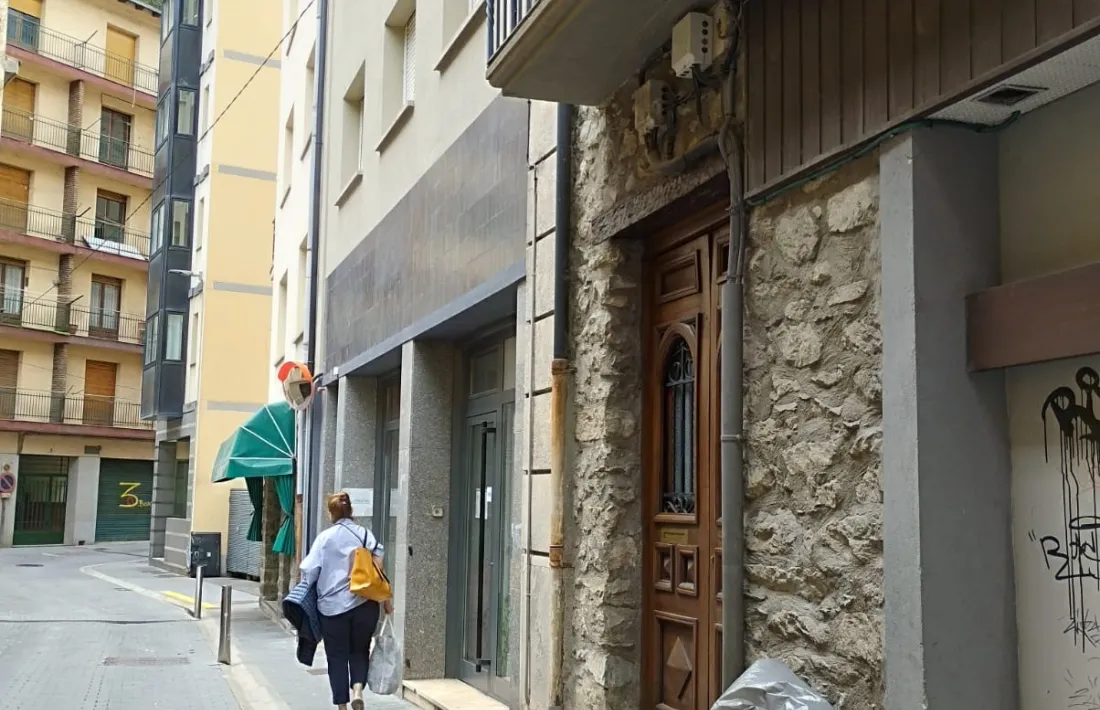 La placeta del Madriu, amb l'escultura-font. Farà set metres d'altura i pesarà 60 tones.