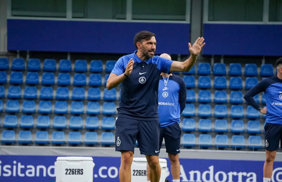 L’FC Andorra es va entrenar ahir a l’Estadi Nacional, l’escenari del partit d’avui contra el Reial Oviedo.