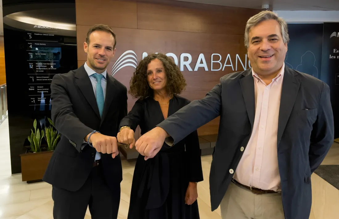 Representants de MoraBanc, la Cambra i Iniced.