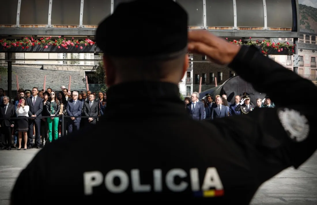 Un agent de policia.