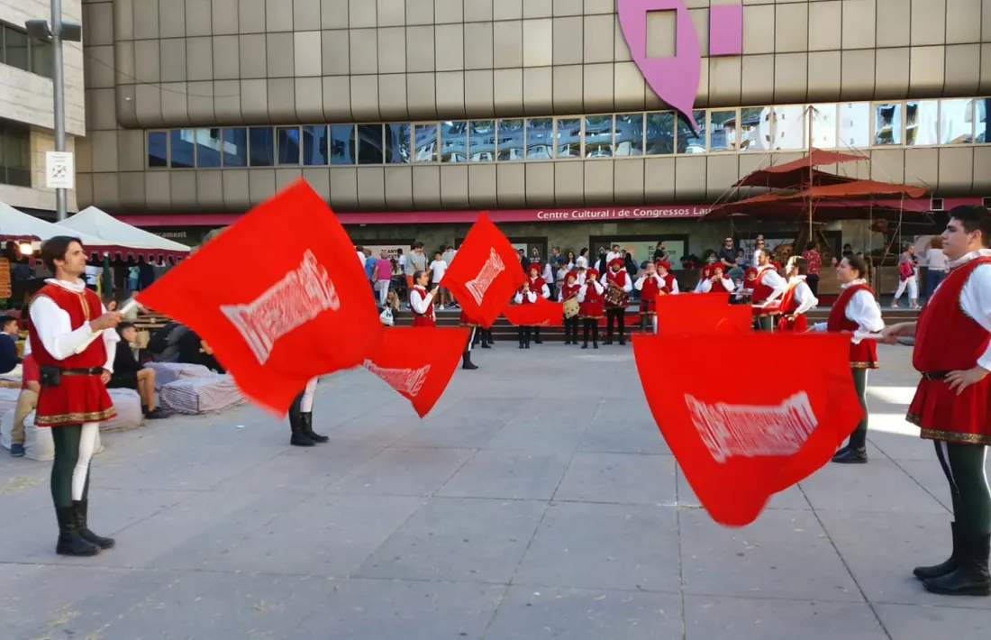 Un dels espectacles medievals que s’han celebrat a la plaça de la Germandat, ahir a Sant Julià de Lòria.