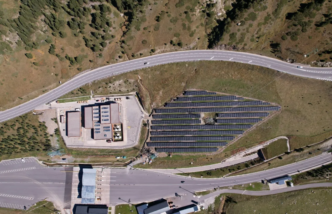 Imatge aèria del parc solar de Grau Roig.