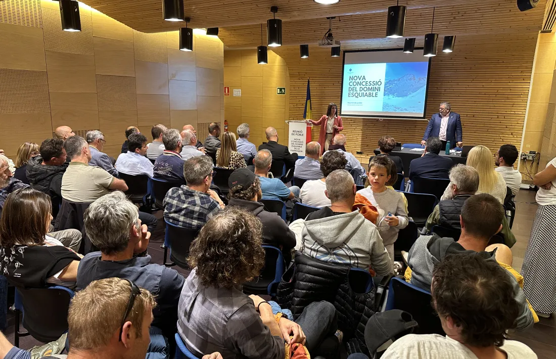 La reunió de poble al Pas de la Casa ha tingut lloc a les 7 de la tarda.