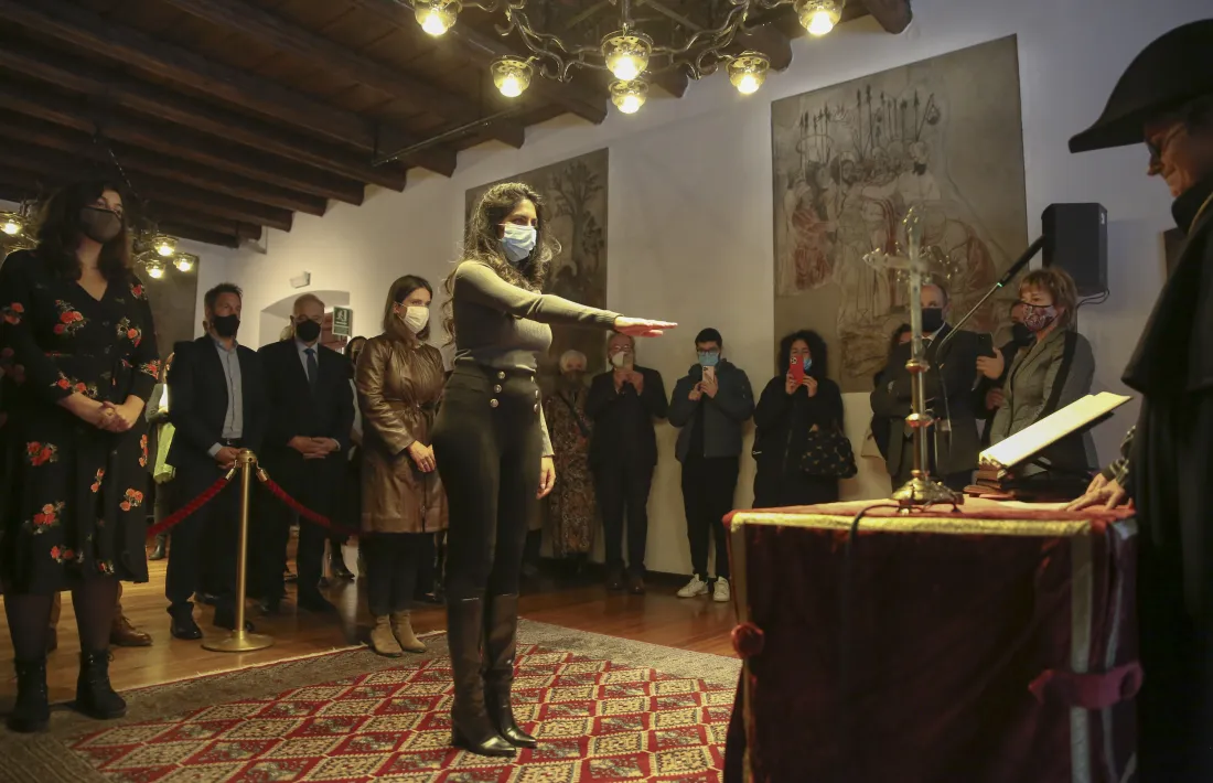 Resma Punjabi jurant el càrrec de cap de l’APDA.