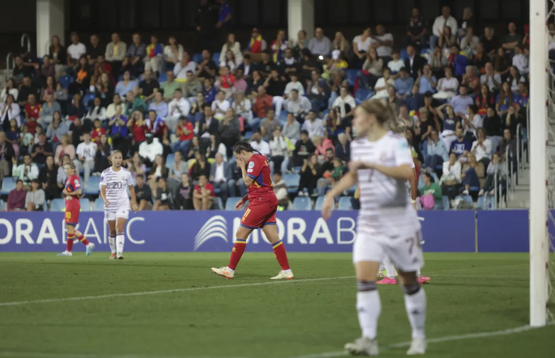 Míriam Tizón, una de les jugadores més veteranes de la selecció absoluta femenina, va poder tenir els seus minuts contra Letònia.