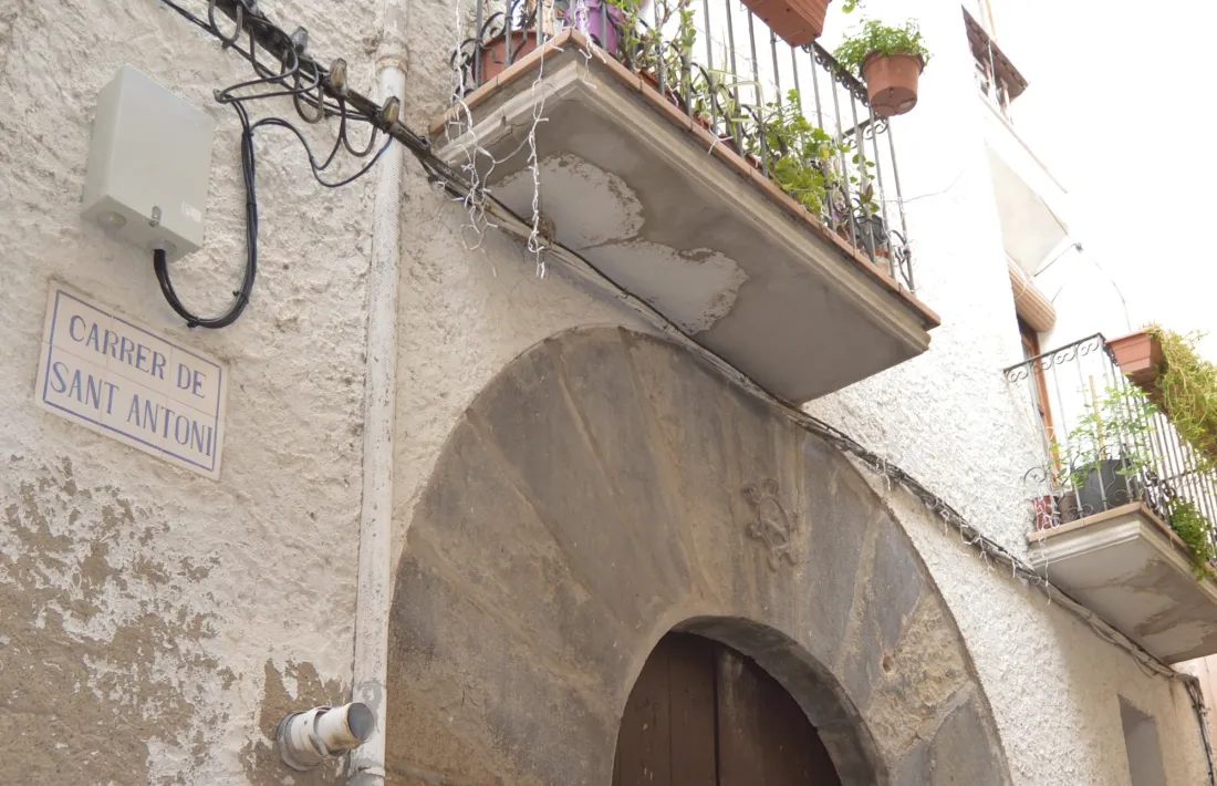 El Bisbat va cedir l’edifici al municipi per subarrendar-lo com a habitatge social. 