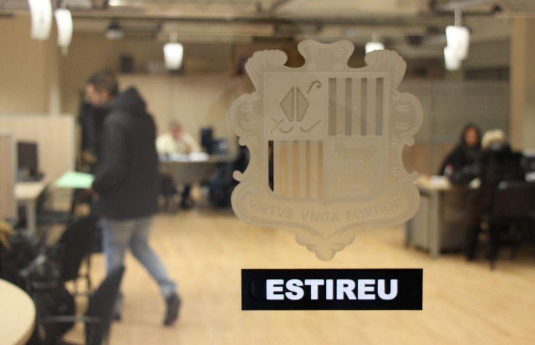La porta del departament de Tributs.