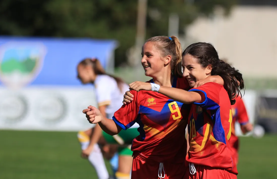 Carla Ber, la número 9 a la imatge, va marcar un doblet i Èlia Quílez va anotar un gol.