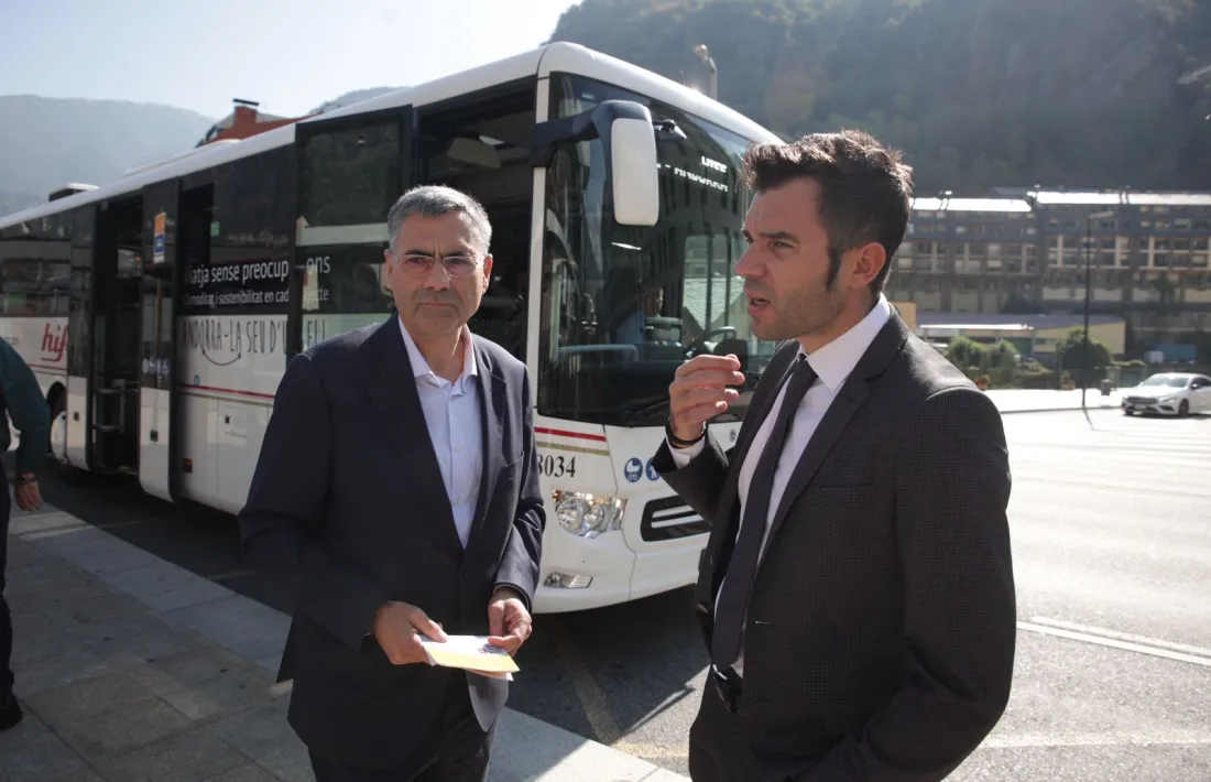 Chavarría i Forné durant la inauguració de la línia a la Seu operada per Hife.
