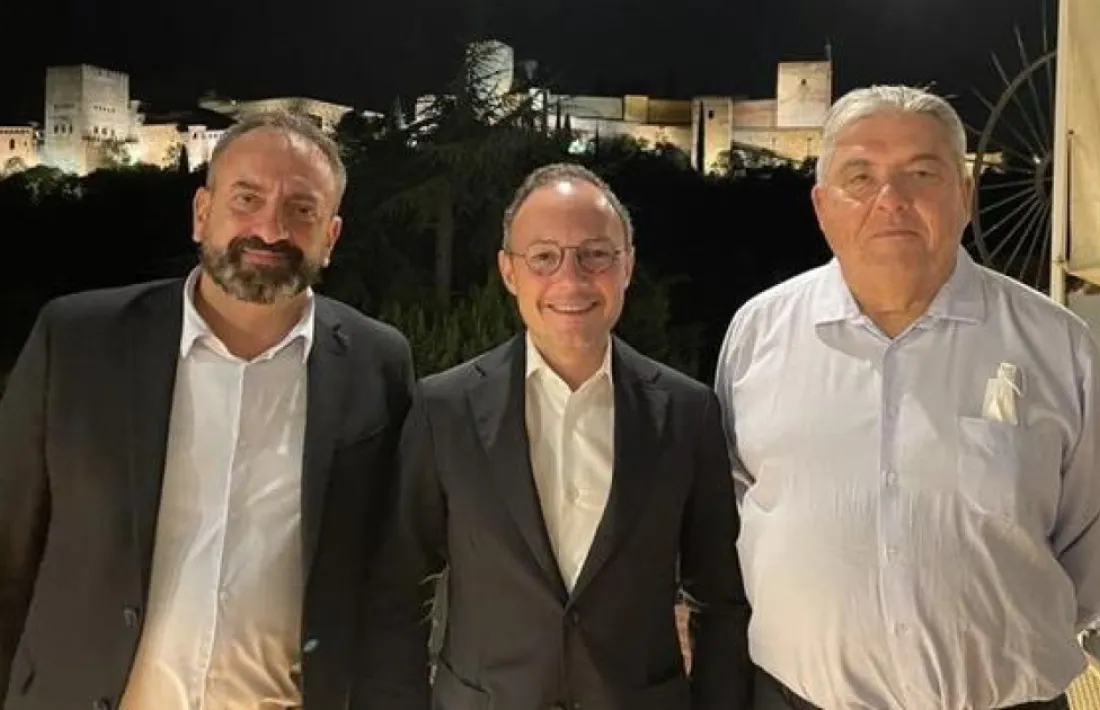 Espot amb Dartout i Beccari a Granada.