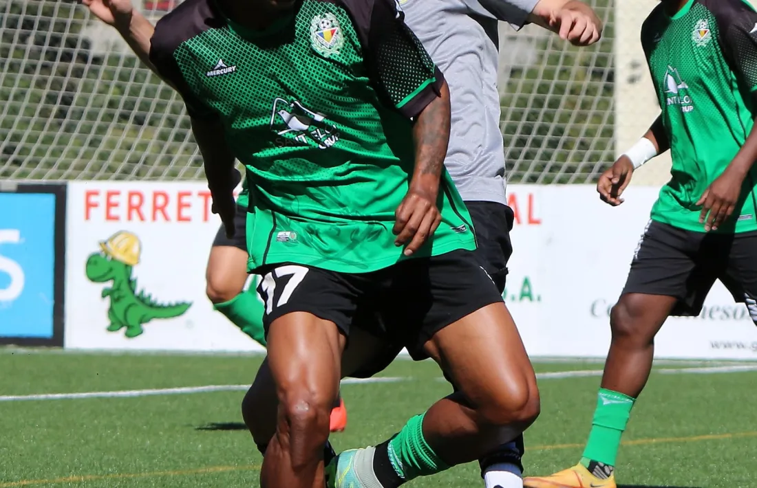 La UE Sant Julià, en un partit amistós.