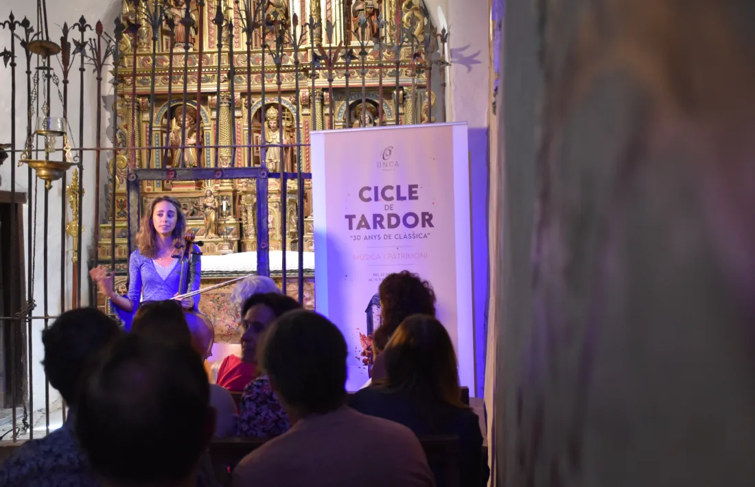 Carolina Bartumeu a l'església de Sant Climent de Pal en el marc de la celebració del cicle '30 anys de clàssica'.
